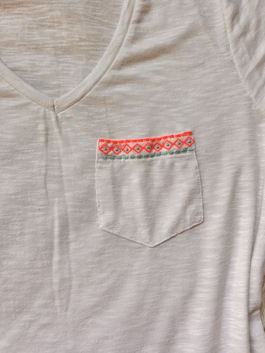 Biała koszulka z krótkim rękawkiem