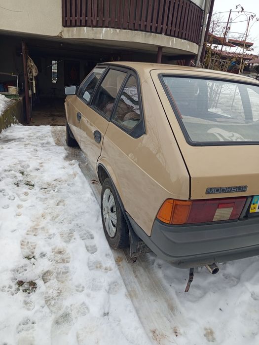 Автомобіль АЗЛК 2141