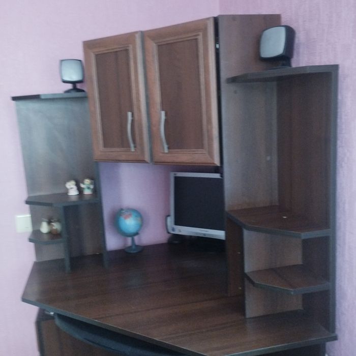 Комп'ютерний стіл