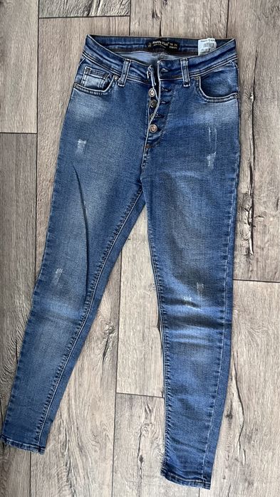 Продам женские джинсы