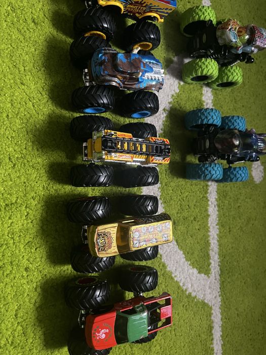 Hot Wheels Truck 7 szt plus gratis 3 auta