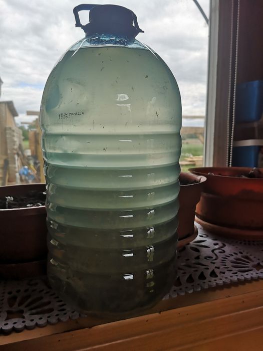 Woda do kwiatów z akwarium, z nawozami