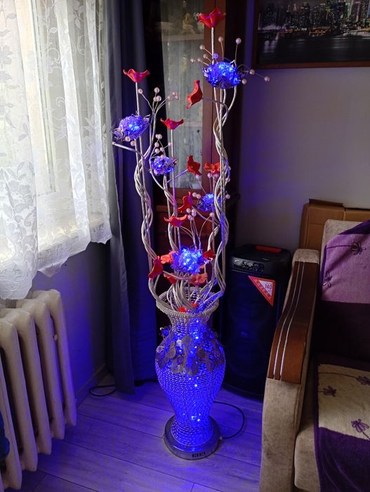 Piękna lampa podłogowa led