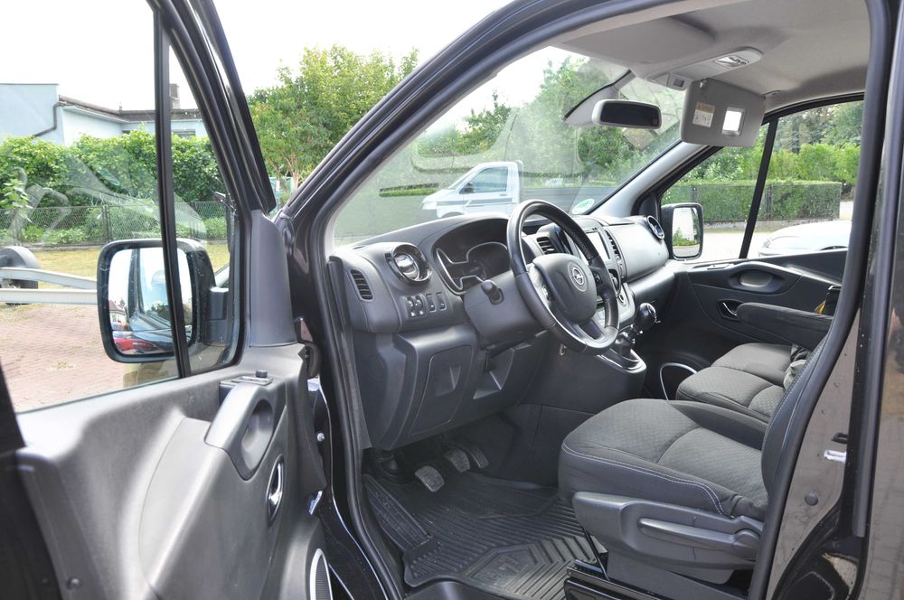 Wynajem/Wypożyczalnia busów - Opel Vivaro