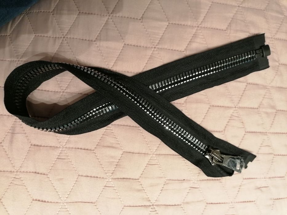 Suwak ozdobny metalowy.