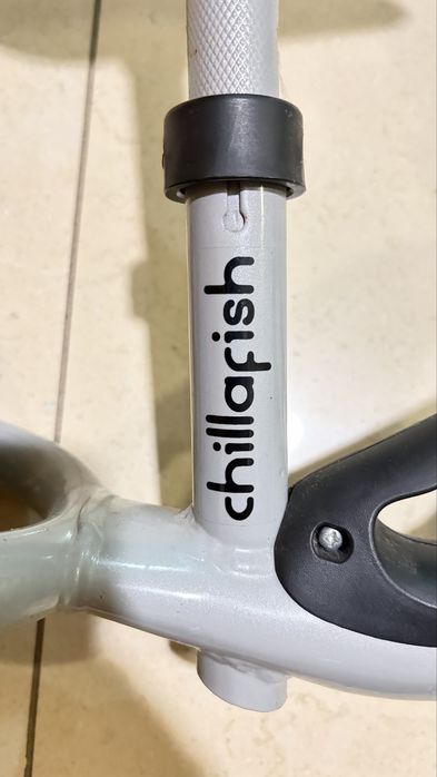 Bicicleta Equilíbrio Chillafish Charlie Cinza