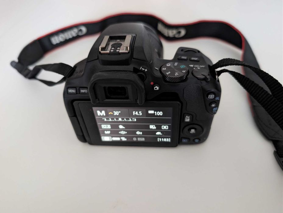 Canon EOS 250D + 3 objetivas + carregador + mala + tripé (QUASE NOVO)