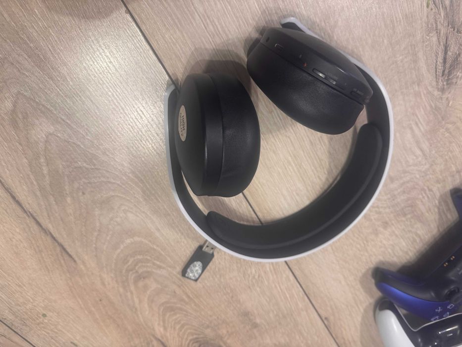 PS5 z napędem + 2pady + 2gry + Sluchawki Sony Pulse + SSD 2TB + uchwyt