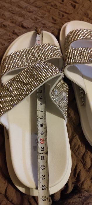 Шльопанці нові білі