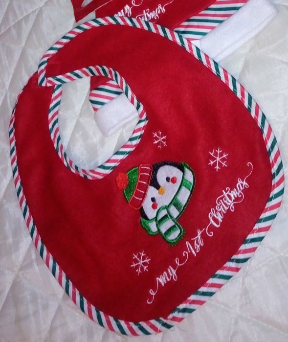 Nowy czerwony zestaw dla maluszka  : śliniak i czapka