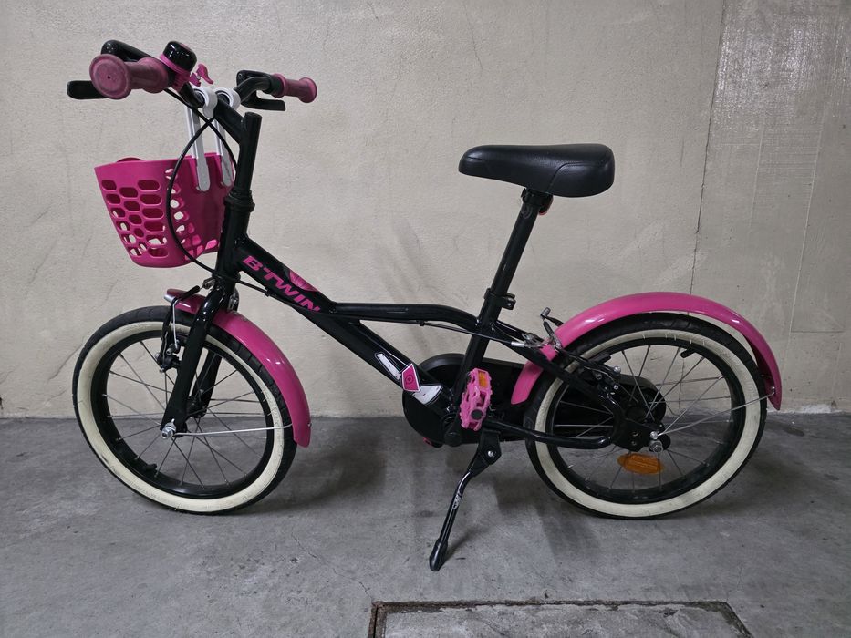 Bicicleta rosa e preta
