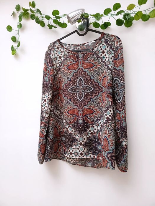 Blusa Fina com Cornucópias