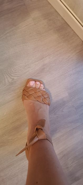 Sandały skórzane nowe