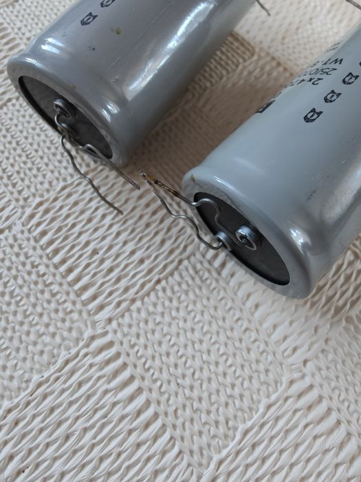 Radmor 5412  kondensator 2x4700qF/40v