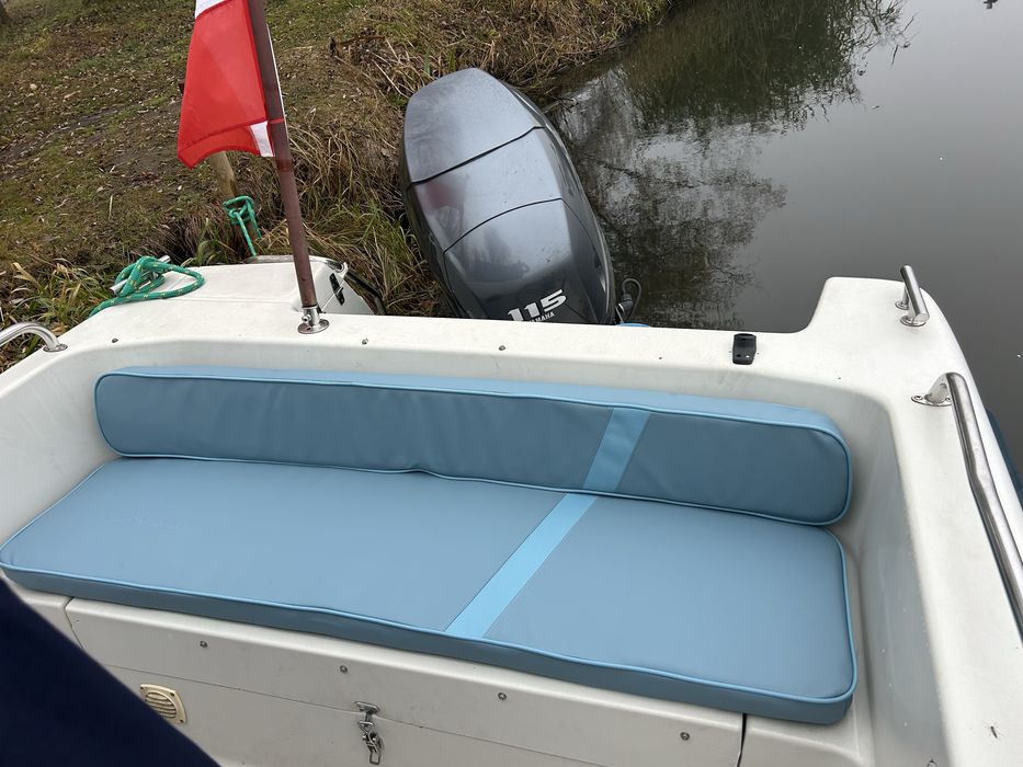 Łódź motorówka łódka