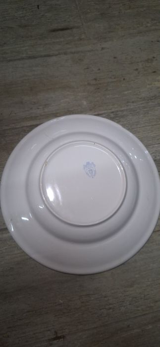 Pratos branco antigo