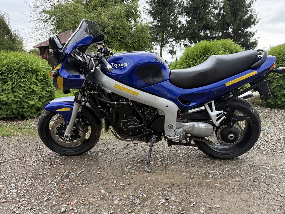 Triumph 695 Sprint ST