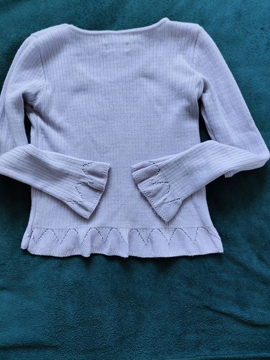 Fioletowy sweterek z dzianinową koronką