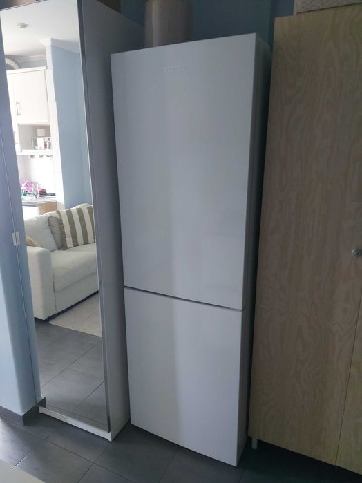 Frigorífico Becken BC4322WH – Como Novo (apenas 4 meses de uso)