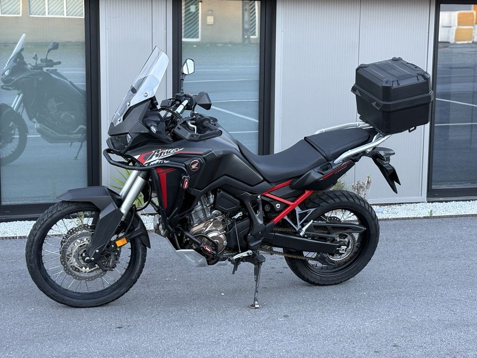 Honda Africa Twin 1100 ( aceito retomas )