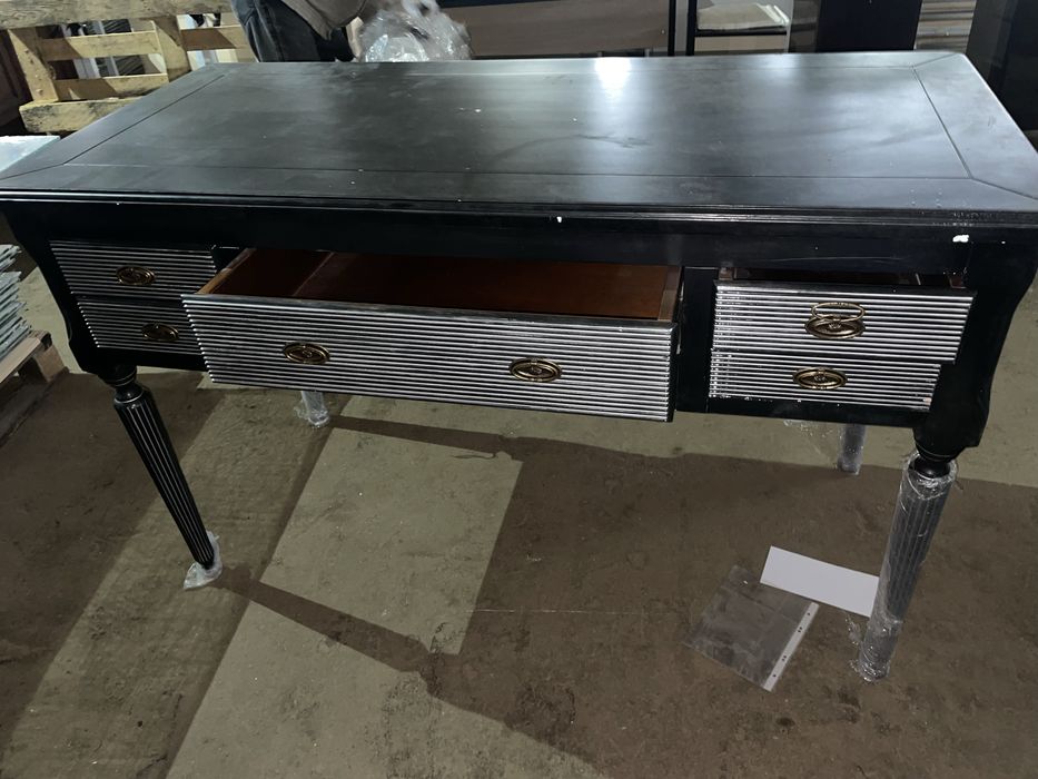 Продаётся три  необычных стола — дизайнерский.