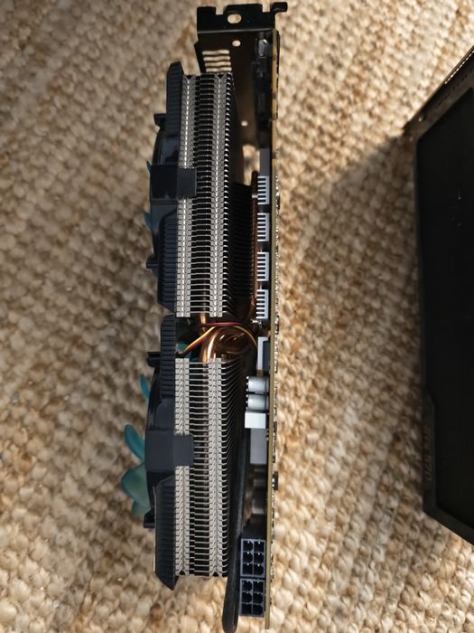 Gráficas NVIDIA GTX 470 e GTX 570