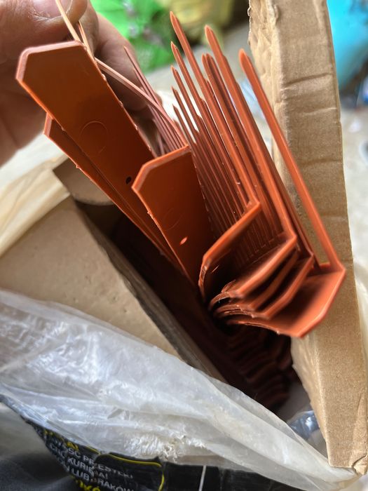 Grzebień okapowy tzw. "wróblówka"