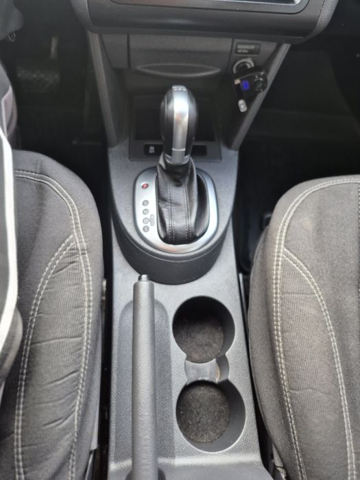 Volkswagen Caddy (2013рік-1,6 дизель+комплект гуми-літо на дисках)