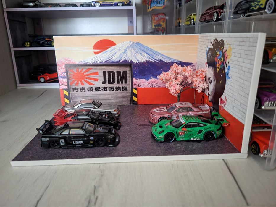 Готова діорама масштабу 1:64 у стилі японського автоспорту JDM.