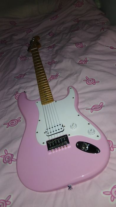 gitara elektryczna Fender Sonic Squier Stratocaster Flash Pink różowa