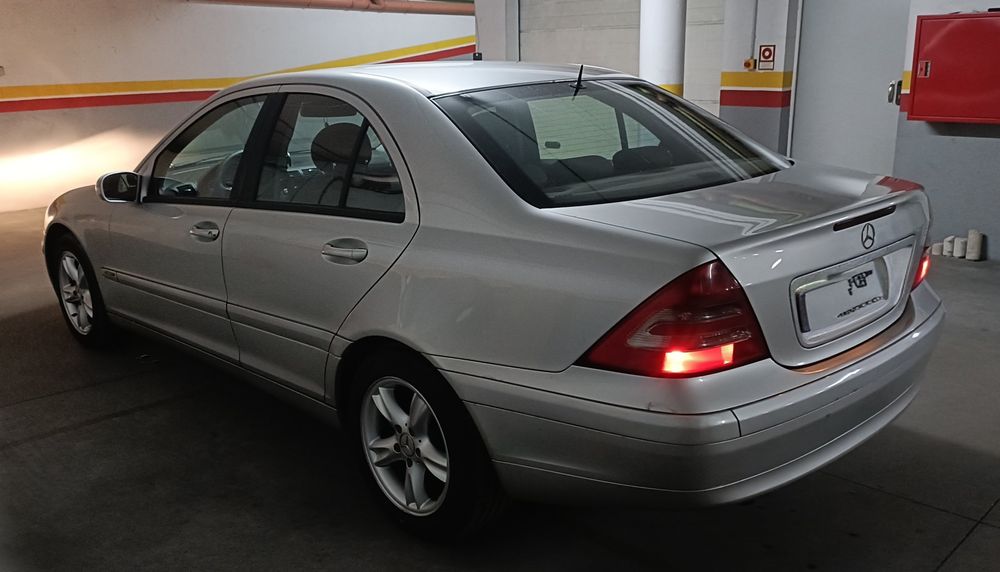 Mercedes-Benz C 200 — fotografia 4