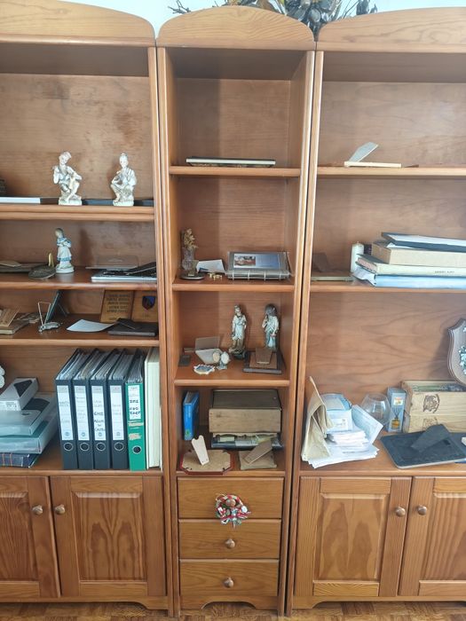 Vendo 3 módulos de estantes em madeira