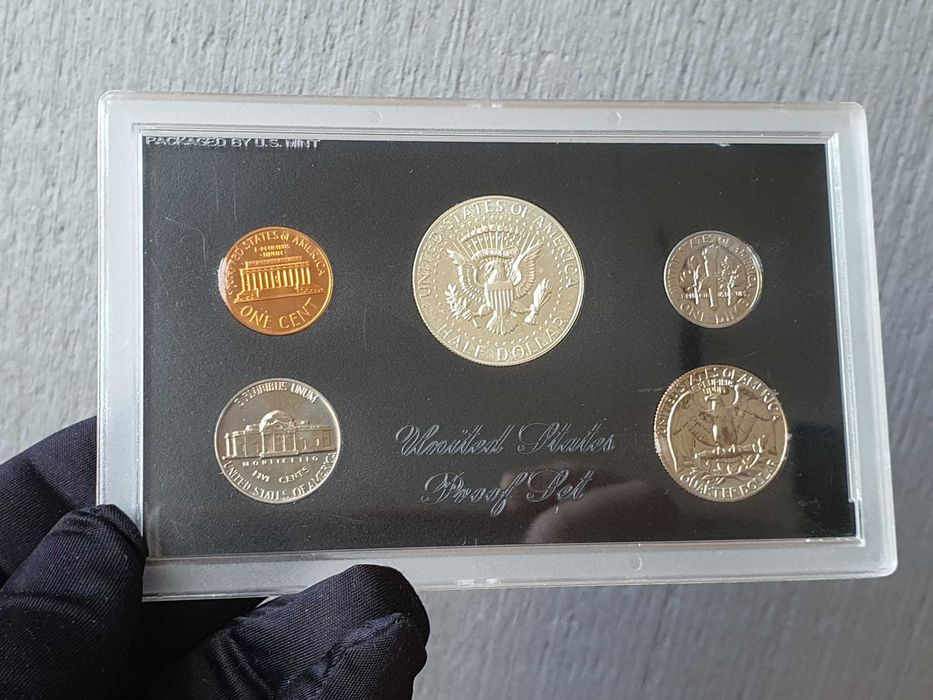 Річний Набір Монет США 1968 року якості Пруф (1968 United States Proof Set) у захисному пластиковому кейсі