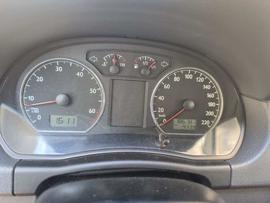 Volkswagen Polo Cinzento | Bem Conservado | Ideal para Uso Diário