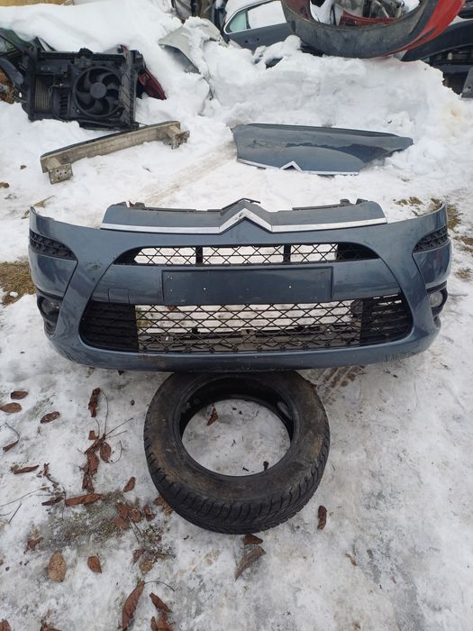 Citroen picasso c4 передній бампер взборі як на фото.