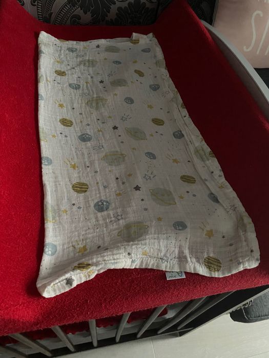 Przewijak wraz z prześcieradłem na gumkę