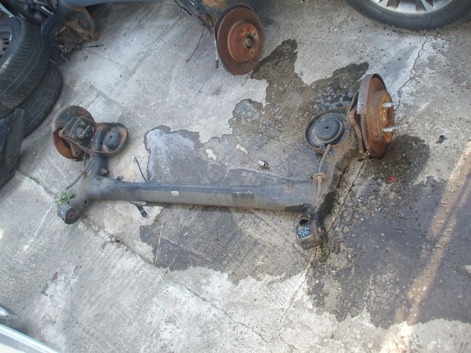 Belka zawieszenia oś tylna Hyundai i10 2010