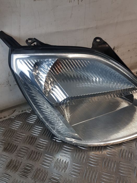 Lampa Prawa Przód Ford Fiesta Mk6 02R- Europa