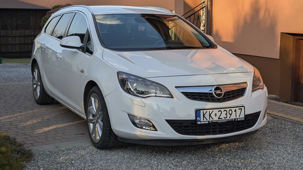 Opel Astra J 1.6 turbo 2010 r.