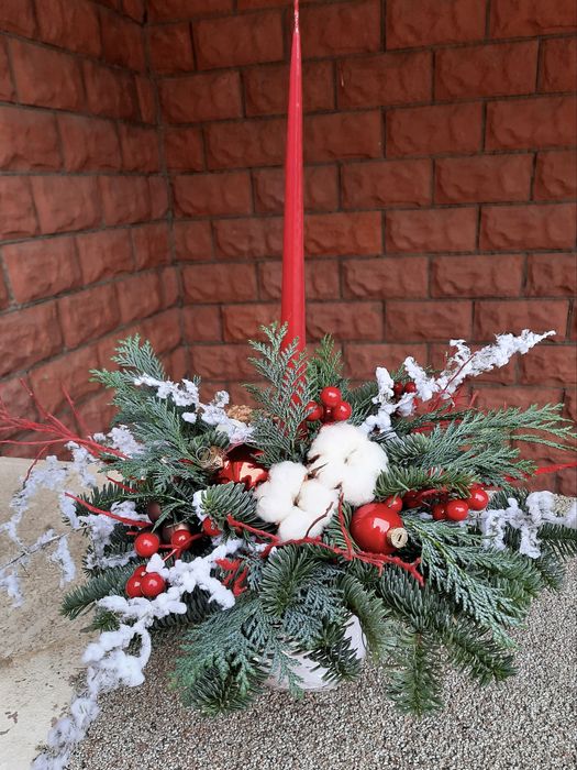 Різдвяні вінки та новорічні композиції ручної роботи