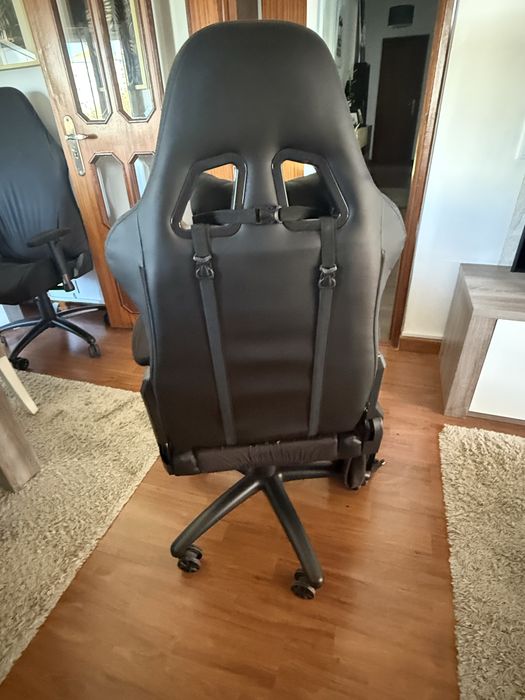 Cadeira Gamer Alpha preta em exelente estado mecânico.