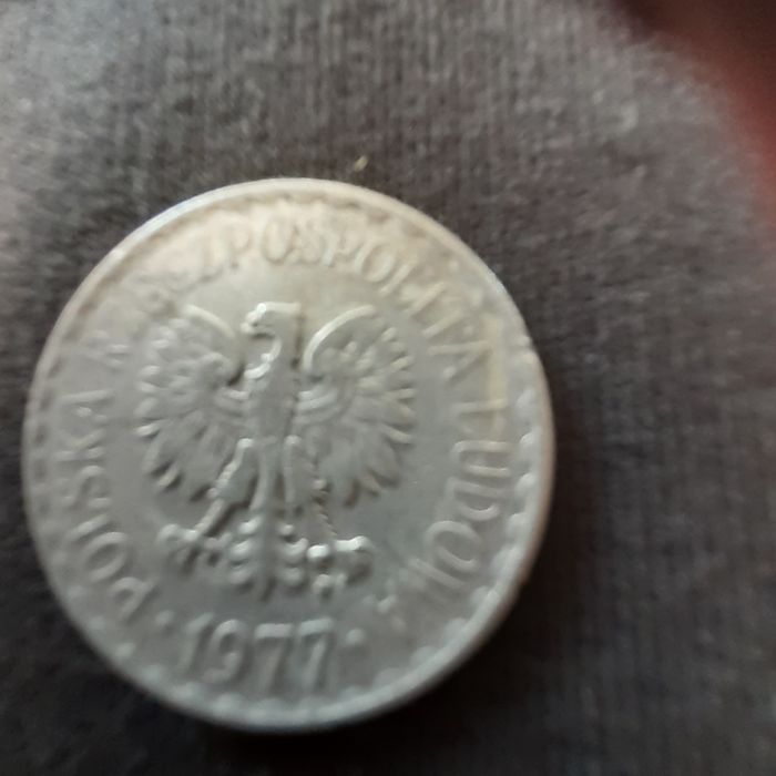 Sprzedam    1zł   z 1977roku.
