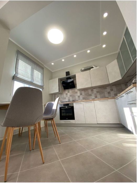 Первая сдача шикарной 2к/квартиры  Сталинки ,в районе ЖД - Вокзала !