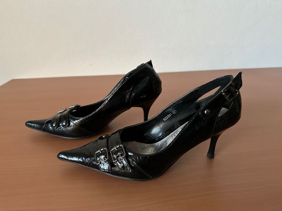 Sapatos Pretos Verniz Nº 37