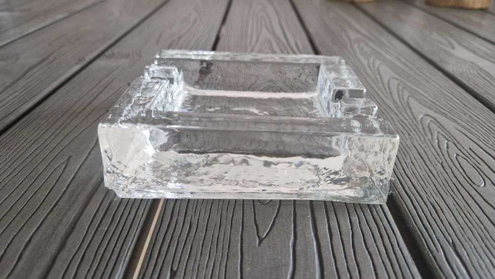 Cinzeiro de vidro transparente novo