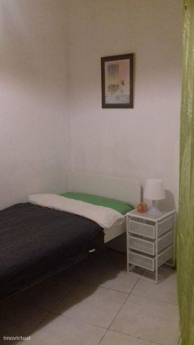 Quarto - localizado em Alameda Lisbon