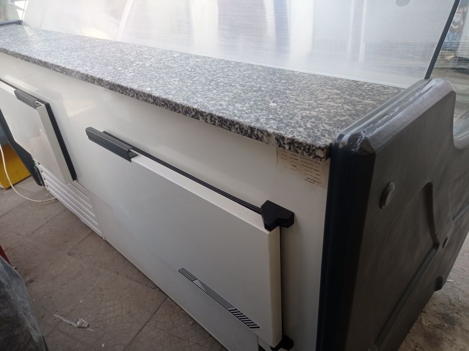 Холодильная витрина Cold Польша 200 см