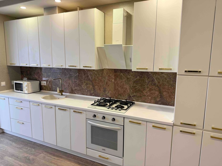 Євро 2к - 45 метрів в Центральному Парку. Газове опалення. Балкон.