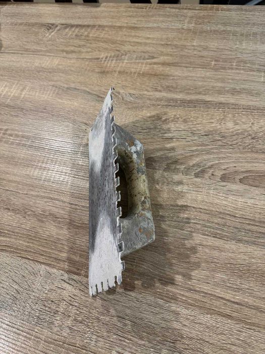 Espátula / Pente para cimento