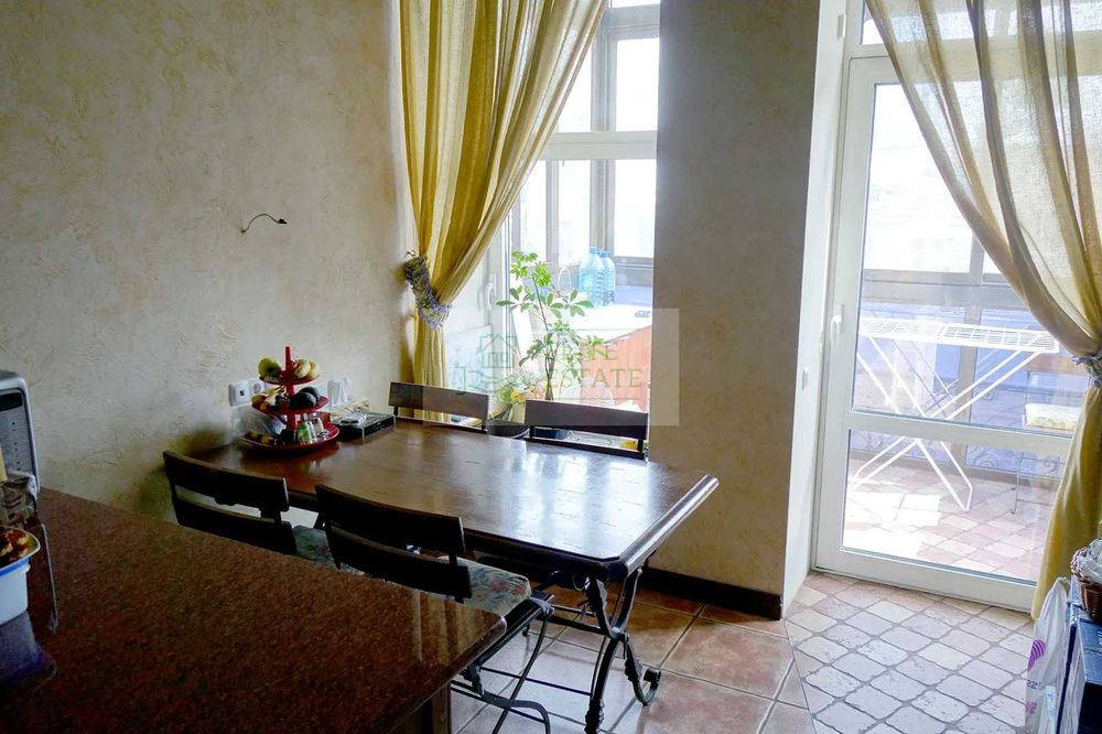 Оренда пентхаусу 406 м² в центрi Києва, вул. Шота Руставелі
